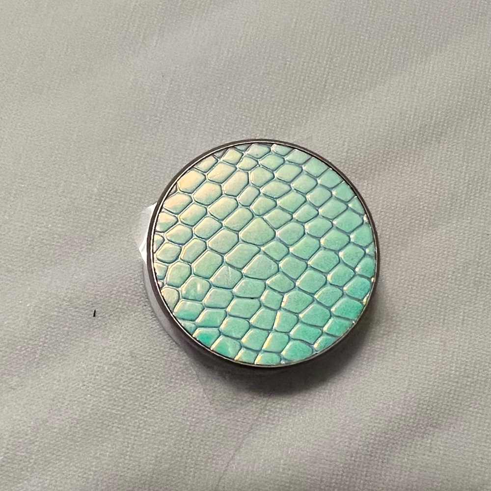 Iridescent snake skin PopSocket